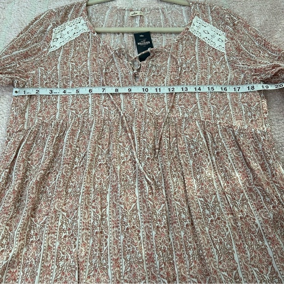 NWT Hollister Boho Babydoll Blouse Bell Sleeves Floral Print Crochet Lace Sz M - Picture 7 of 10